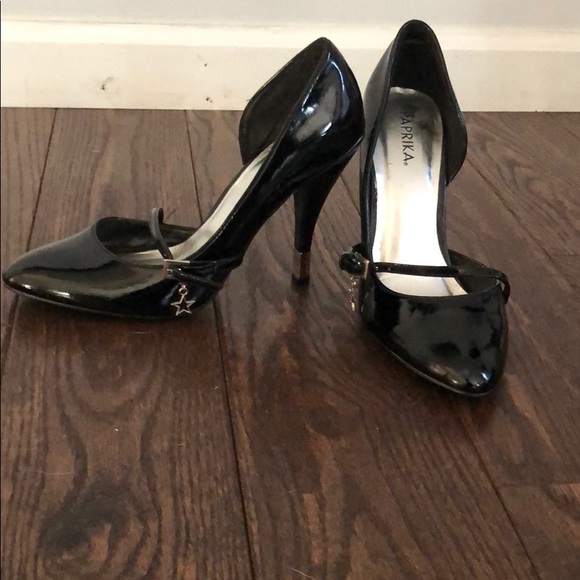 Black patent leather like heels with strap detail - Picture 2 of 2